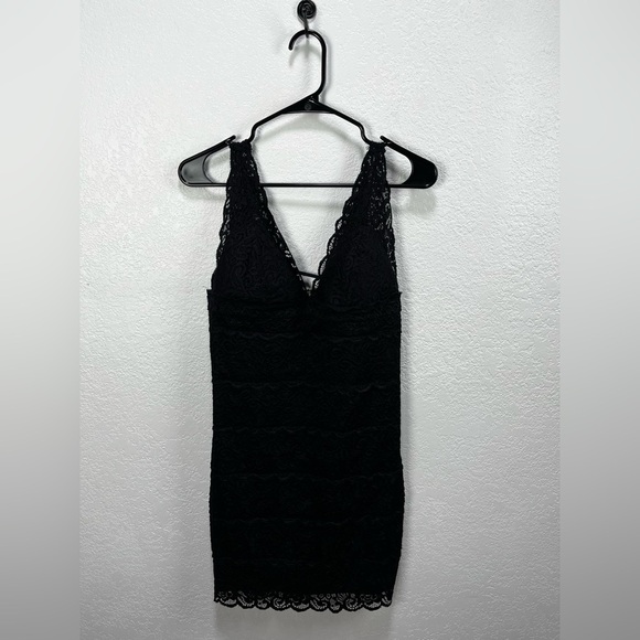 bebe Dresses & Skirts - Bebe Women’s Mini‎ Black Lace Dress Lace Feminine Sleeveless back zip Sz L Party